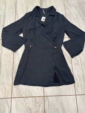 Tahari Black Long Sleeve Crop Blouse, Soft - Large